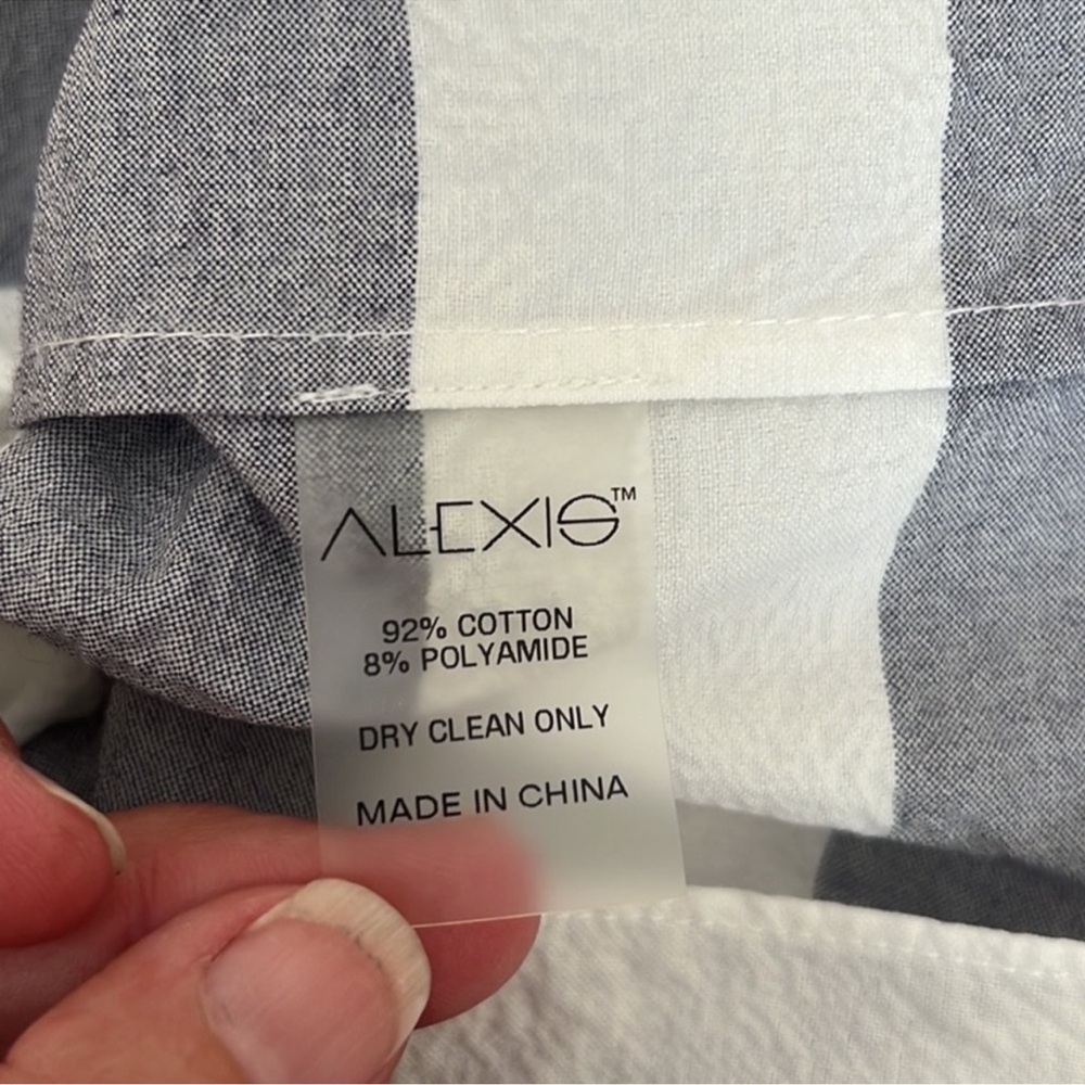 Alexis NWT Cold Shoulder Romper - Picture 8 of 9